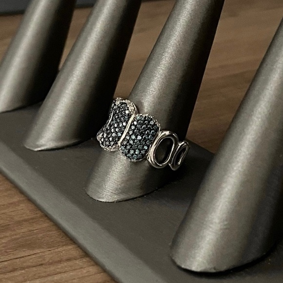 Ring with diamonds